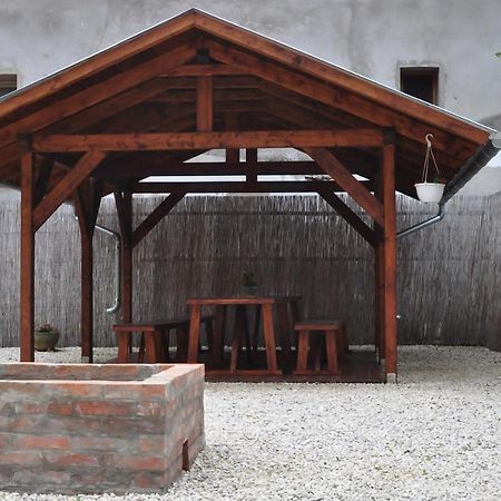 CSONGRÁDI VENDÉGVÁRÓ Apartmanok, Szarka ház Exterior foto