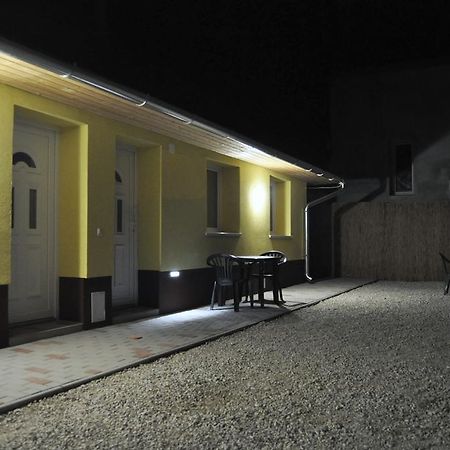 CSONGRÁDI VENDÉGVÁRÓ Apartmanok, Szarka ház Exterior foto