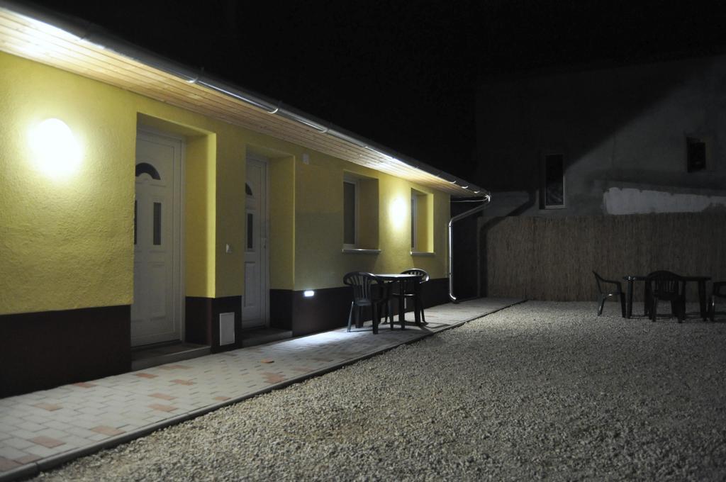 CSONGRÁDI VENDÉGVÁRÓ Apartmanok, Szarka ház Exterior foto